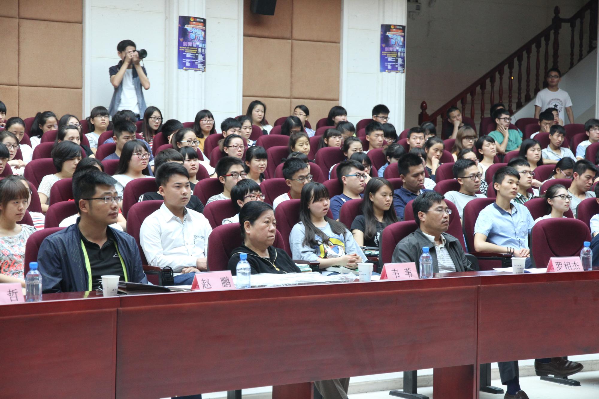 我校学生与学院工作部教学罗相杰,v学生部长院长韦苇等出席开幕式.柏樾游泳池图片