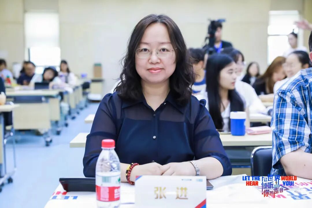【榜样·教工】育人教书楷模张进：做学生通往世界的桥梁-西安外事学院